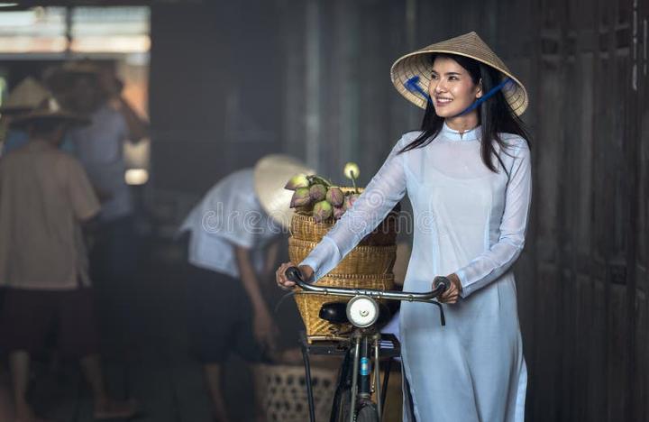 Chuyên gia Hotspot Matrix phân tích: Phương Oanh diện set đồ 50 và marketing video